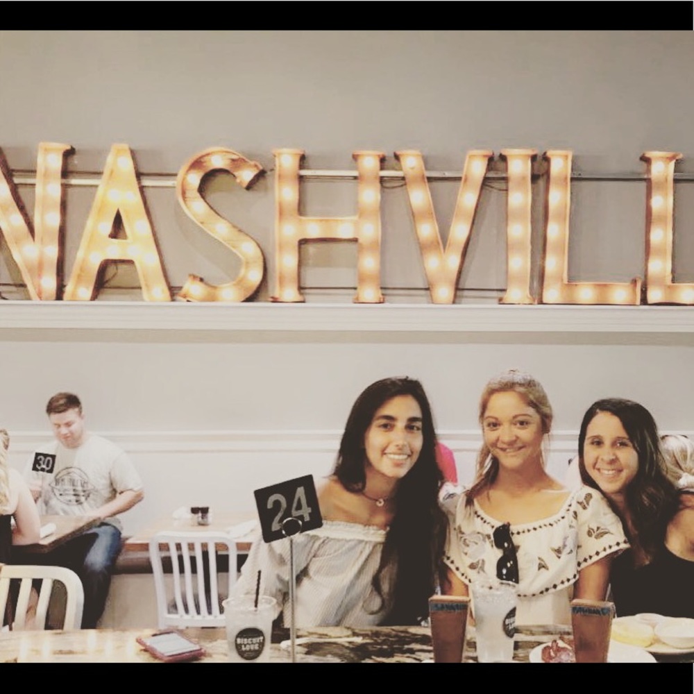 Meet your Posher, Rebekah